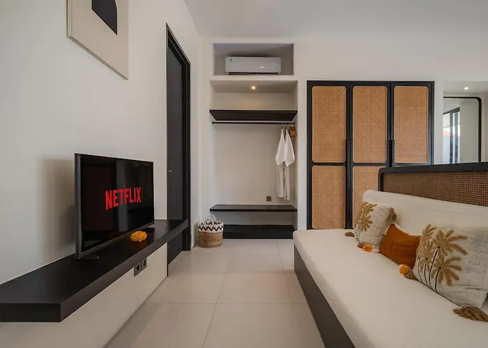 Luxury 4bd Pererenan By With Unique Pool Villa *