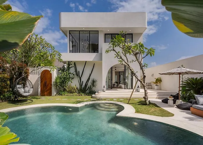 Luxury 4bd Pererenan By With Unique Pool *