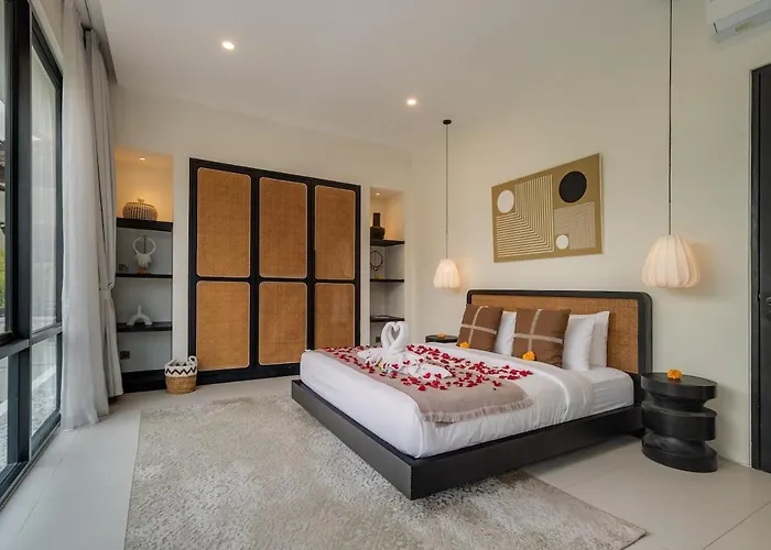 Luxury 4bd Pererenan By With Unique Pool *