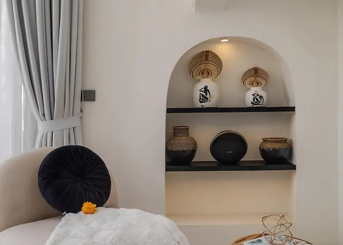 Luxury 4bd Pererenan By With Unique Pool Villa *