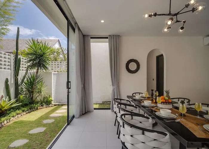 Luxury 4bd Pererenan By With Unique Pool Villa