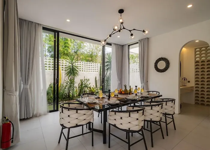 Luxury 4bd Pererenan By With Unique Pool